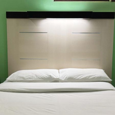 Sugbutel Family Hotel Cebu Powered By Cocotel Eksteriør bilde