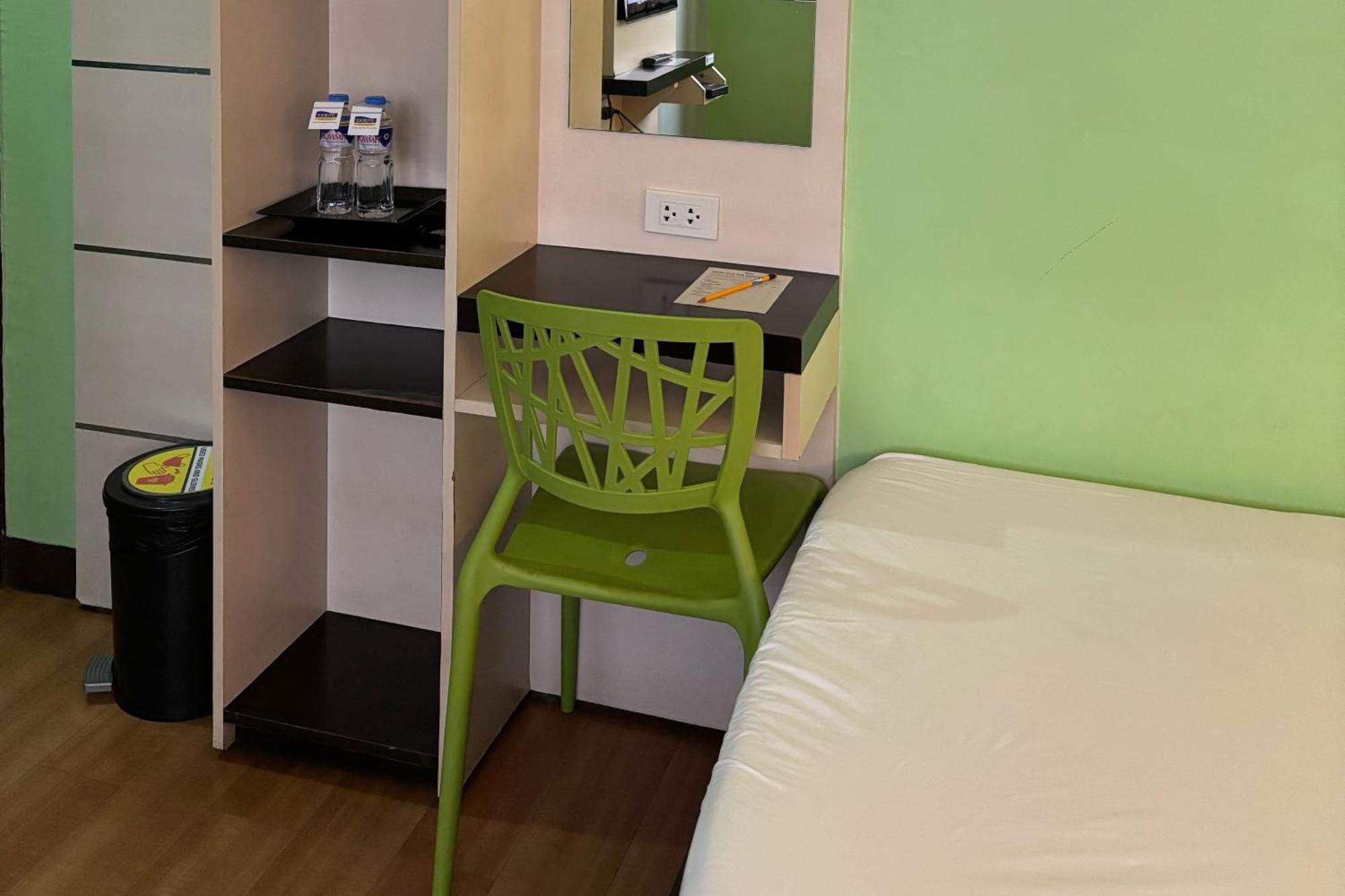 Sugbutel Family Hotel Cebu Powered By Cocotel Eksteriør bilde