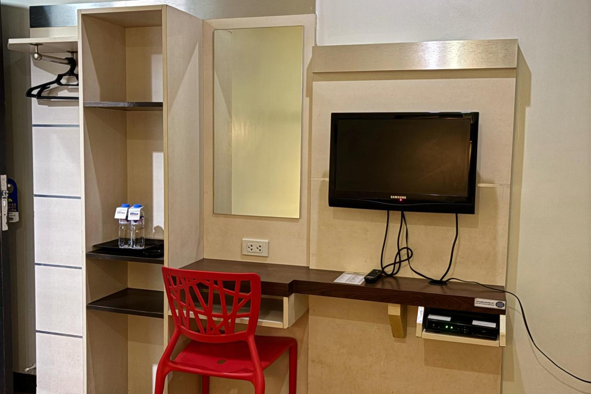 Sugbutel Family Hotel Cebu Powered By Cocotel Eksteriør bilde